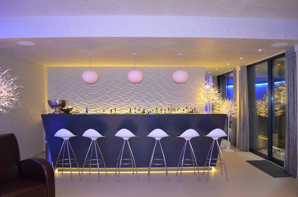 Bar area Bar area